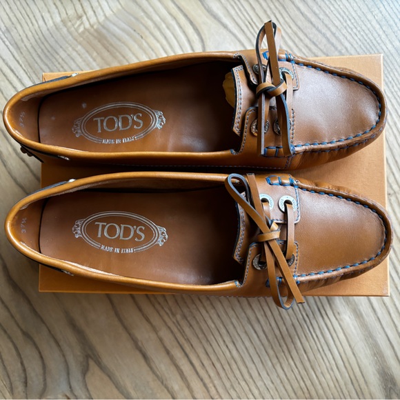 TOD’S Iconic Leather Loafers - Picture 3 of 5